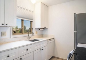 Remodeled Kitchen 2 Bedroom Condo 1/2 Mile from Resort