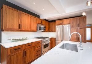 Renovated 2/2 with AC 1 Block to Farmers Market!