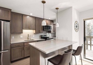 Renovated Riverfront 3 BR, Walk to Gondola!