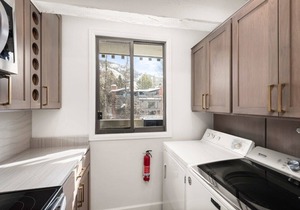 Renovated Riverfront 3 BR, Walk to Gondola!