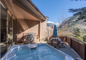 RIVERCROWN 7 - Luxury Townhome, Downtown Telluride, VIEWS & Sauna & 2 Hot Tubs
