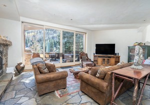 RIVERCROWN 7 - Luxury Townhome, Downtown Telluride, VIEWS & Sauna & 2 Hot Tubs