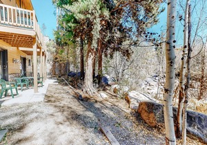 Riverfront condo with free wifi, fireplace, patio, & gas grill