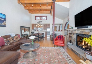 RIVERSIDE B201- Lovely Downtown Condo on the River w/Stunning Views