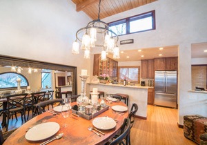 RIVERSIDE B201- Lovely Downtown Condo on the River w/Stunning Views