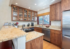 RIVERSIDE B201- Lovely Downtown Condo on the River w/Stunning Views
