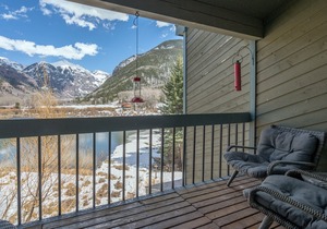 RIVERSIDE B201- Lovely Downtown Condo on the River w/Stunning Views