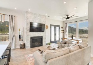 Romantic Mountain Retreat with Scenic Views!