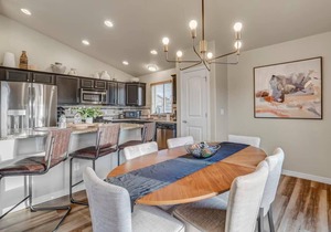 Room to Spread Out & Deck with Mountain Views