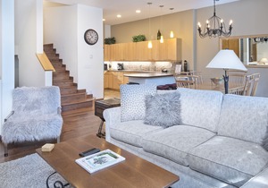 Roomy Vail Townhome w/Great Interior, On Town Shuttle Route, w/Private Deck