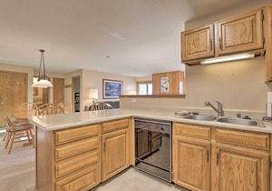 Scenic Buffalo Village Condo w/View & Pool Access