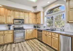 Secluded Modern Mountain Home, Views, Wifi, Hot Tub