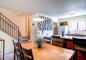 Short Walk to Lift & Main Street, Wood Fireplace, Garage, Wi-Fi, Shuttle