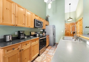 Short Walk to Lifts/Base Area from this Condo, Mountain Views from Balcony
