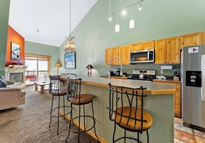 Short Walk to Lifts/Base Area from this Condo, Mountain Views from Balcony