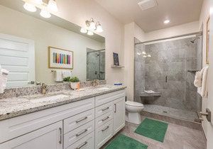 Short Walk to Slopes/Shared Hot Tub/Sweeping Mountain Views