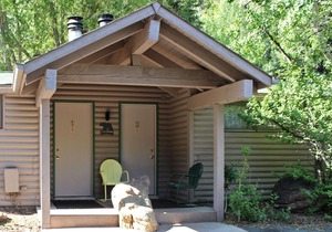 Single room suite, king bed, jetted tub close to Estes Park