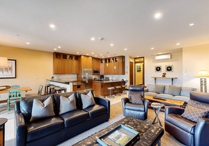 Ski-in/out, 1st-floor condo w/fireplace, fast WiFi, shared pool/hot tub/laundry