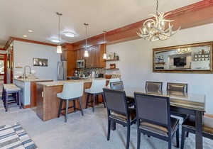 Ski-in/out, 1st-floor villa w/fireplace, fast WiFi, shared hot tub/pool/laundry