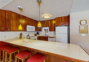 Ski-in/out condo with pool, hot tub & gas fireplace - walk to Snowflake Lift