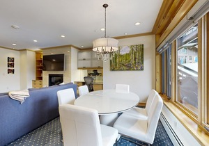 Ski-in/out condo with fireplace, balcony, fast WiFi & shared hot tub, pool, W/D