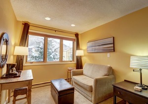 Ski in/out Cozy 1 Bedroom Condo in East Village with available hot tub! FP211