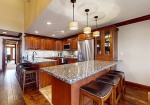 Ski-in/out home w/alpine view, fireplace, AC, fast WiFi, shared pool/hot tubs/WD