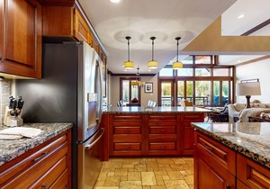 Ski-in/out home w/alpine view, fireplace, AC, fast WiFi, shared pool/hot tubs/WD