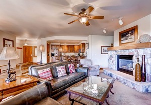 Ski-in/out mountain condo with W/D, free WiFi, pool, & hot tub