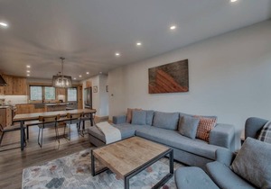 Ski-In/Out Townhome w/Hot Tub & Lovely Mtn Views!