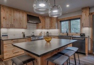 Ski-In/Out Townhome w/Hot Tub & Lovely Mtn Views!
