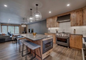 Ski-In/Out Townhome w/Hot Tub & Lovely Mtn Views!