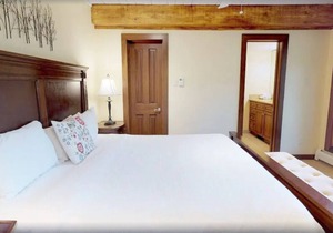 Ski-in ski-out 3 bedroom condo with private patio, hot tub & heated pool