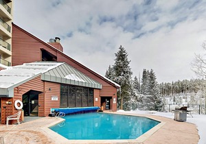 Ski-In/Ski-Out Condo with Gas Fireplace, Balcony, Washer/Dryer & WiFi