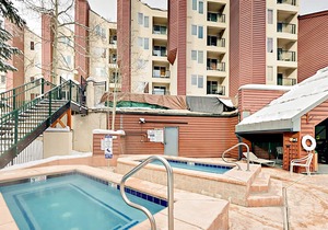 Ski-In/Ski-Out Condo with Gas Fireplace, Balcony, Washer/Dryer & WiFi