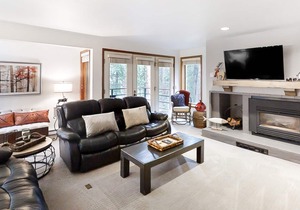 Ski-In/Ski-Out Condo with Gas Fireplace, Balcony, Washer/Dryer & WiFi