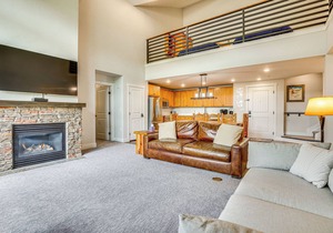 Ski-In/Ski-Out Granby Penthouse w/Mountain Views!