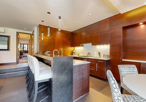 Ski-in/ski-out home w/fireplace, high-speed WiFi & shared hot tub/pool/laundry