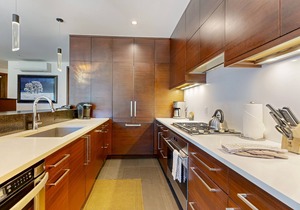 Ski-in/ski-out home w/fireplace, high-speed WiFi & shared hot tub/pool/laundry