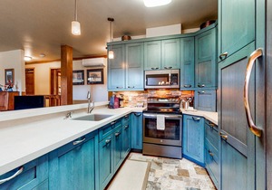 Ski-in/ski-out home w/high-speed WiFi, fireplace & shared pool/hot tub/laundry