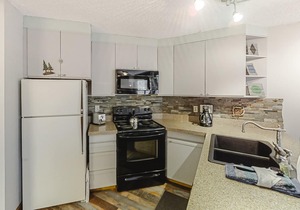 Ski-In/Ski-Out Studio with Gas Fireplace & Shared Pool, Hot Tub, Gym, Game Room