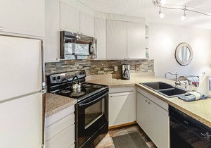 Ski-In/Ski-Out Studio with Gas Fireplace & Shared Pool, Hot Tub, Gym, Game Room