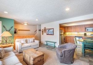 Ski-in/Walk-out condo, free wifi, underground parking.