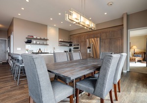 SL300 | Modern Penthouse | Views | Winter Shuttle | Hot Tub | 100 Yds to Lift
