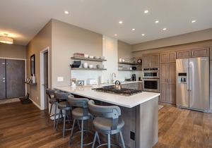 SL300 | Modern Penthouse | Views | Winter Shuttle | Hot Tub | 100 Yds to Lift