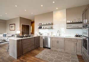 SL300 | Modern Penthouse | Views | Winter Shuttle | Hot Tub | 100 Yds to Lift