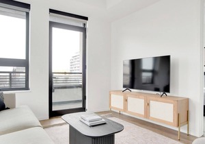 Sleek Congress Park 2BR w/ Gym & Pool, near shops & dining, by Blueground