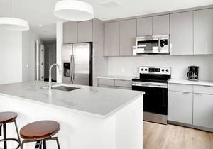 Sleek Congress Park 2BR w/ Gym & Pool, near shops & dining, by Blueground