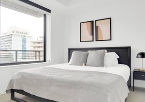 Sleek Congress Park 2BR w/ Gym & Pool, near shops & dining, by Blueground