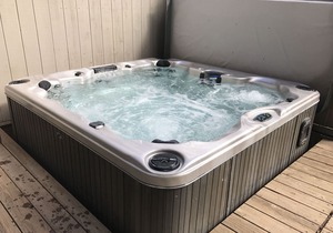 Slopeside 4BR Townhome - Next to Lifts - Private Hot Tub - Garage!